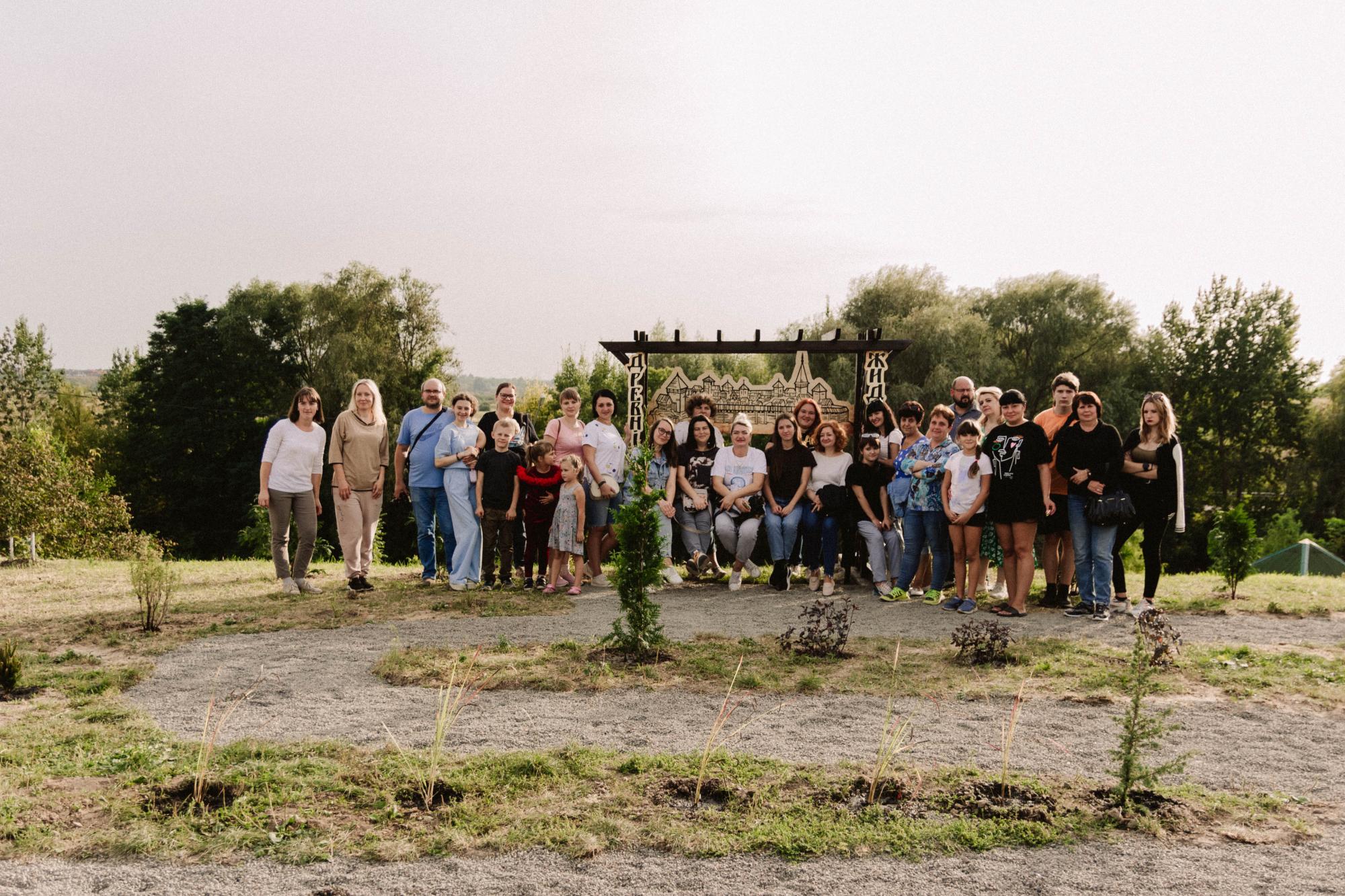 "Життя набуває сенсу". Як на Волині за допомогою культури і традицій адаптовують переселенців